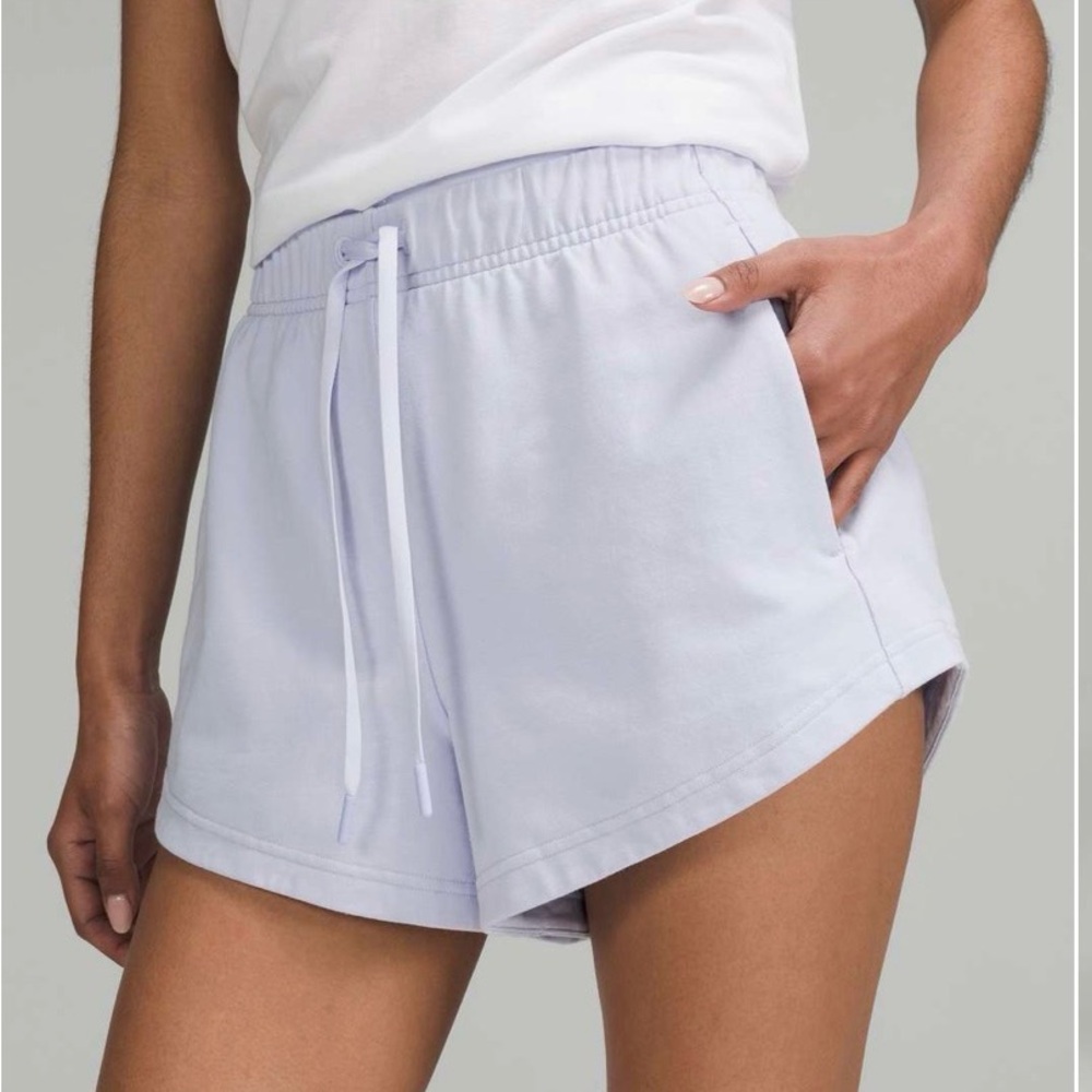 Lululemon Inner Glow High-Rise Short 3"
Pastel Blue